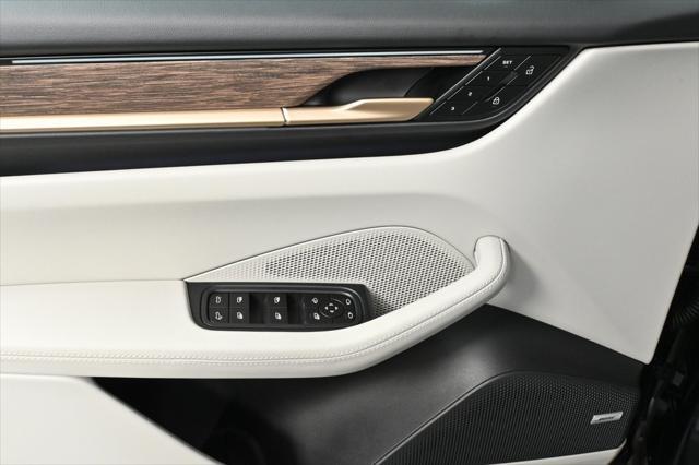 new 2024 Porsche Macan car