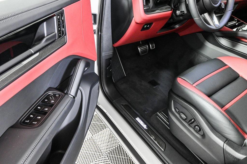 new 2025 Porsche Cayenne car, priced at $160,525