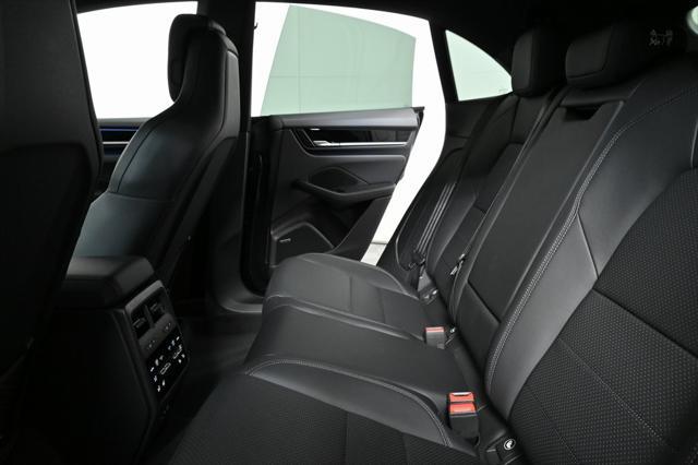 new 2025 Porsche Macan car