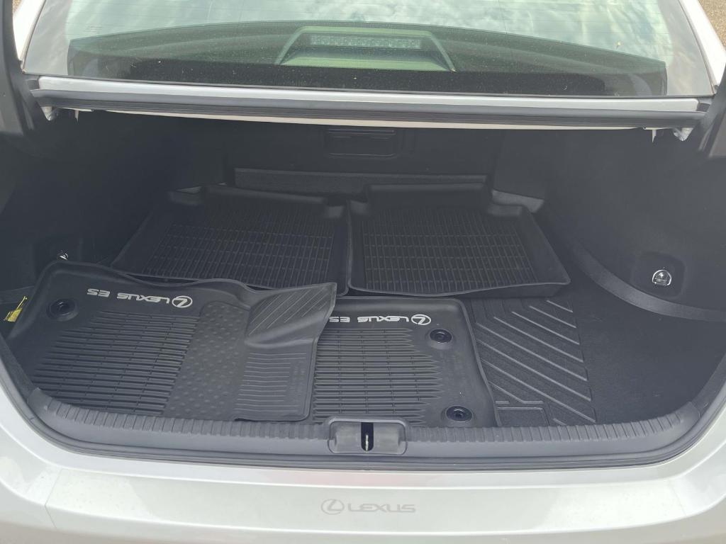 used 2022 Lexus ES 250 car, priced at $33,400