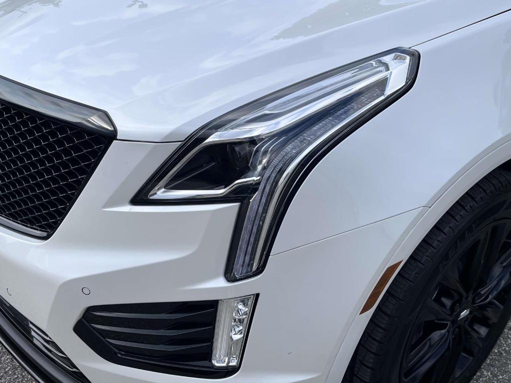 used 2022 Cadillac XT5 car, priced at $34,900