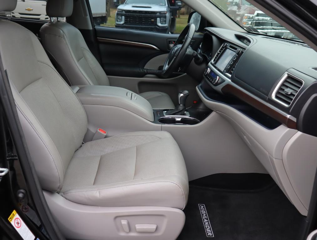 used 2015 Toyota Highlander car, priced at $16,990