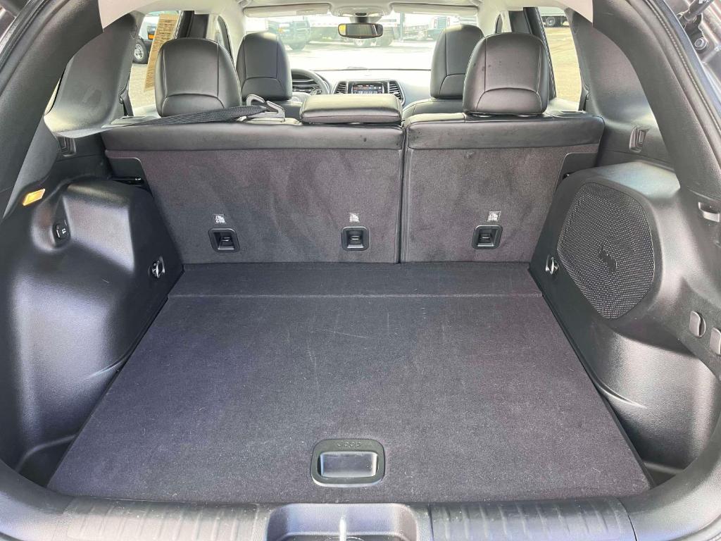 used 2022 Jeep Cherokee car, priced at $29,990