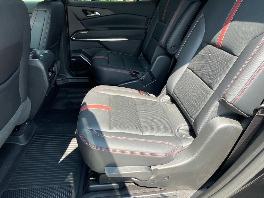 used 2024 Chevrolet Traverse car, priced at $59,990