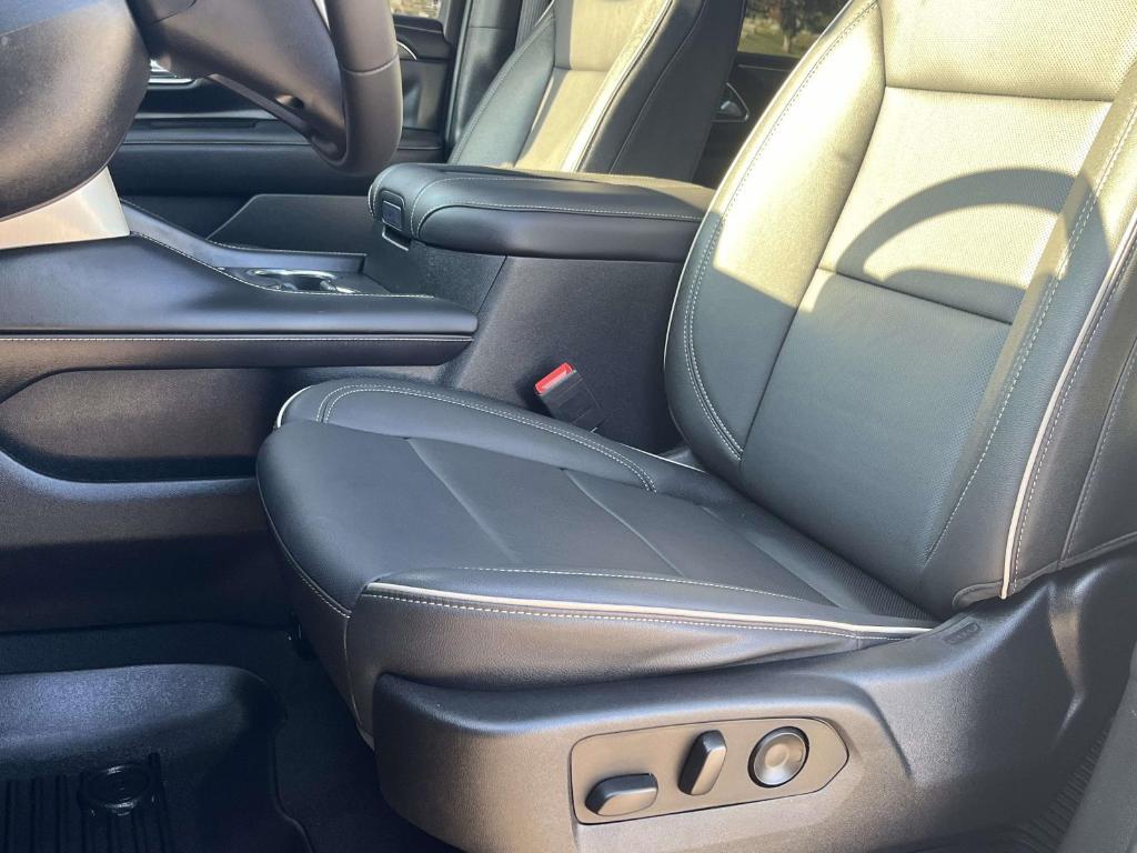 used 2023 GMC Yukon car, priced at $61,900