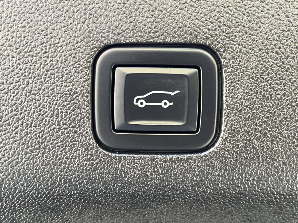 used 2023 GMC Yukon car, priced at $61,900