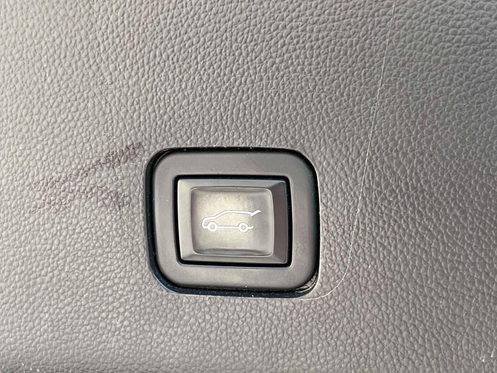 used 2020 Chevrolet Traverse car, priced at $32,990