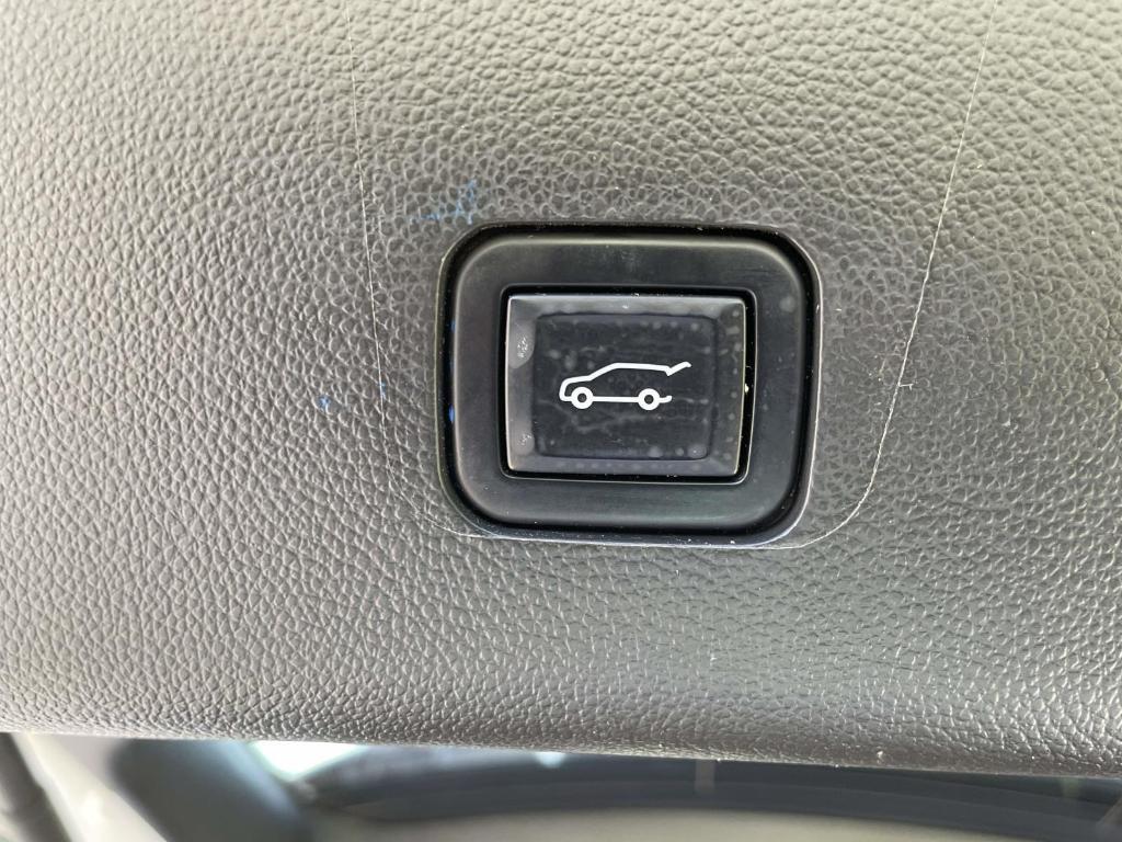 used 2022 Chevrolet Traverse car, priced at $34,900