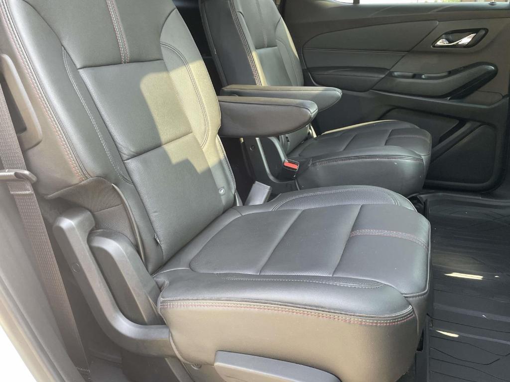 used 2022 Chevrolet Traverse car, priced at $34,900