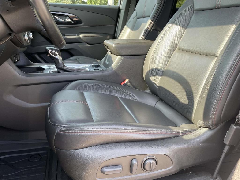 used 2022 Chevrolet Traverse car, priced at $34,900