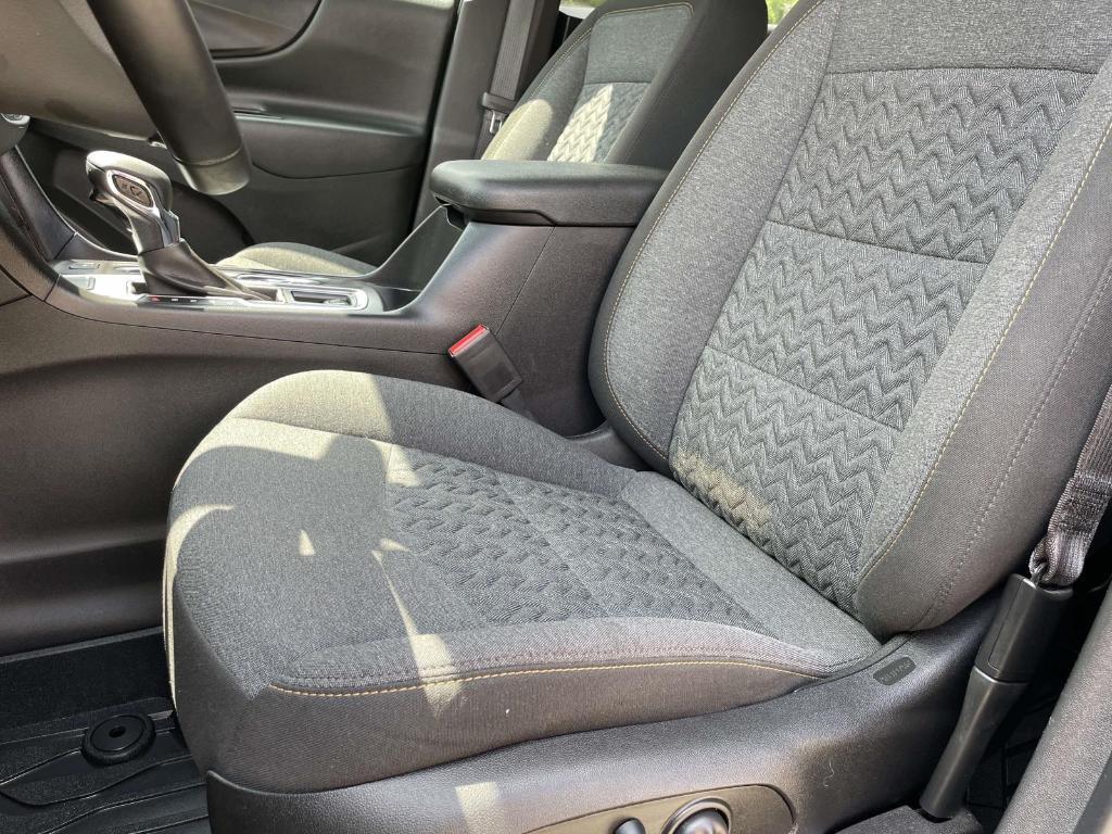 used 2023 Chevrolet Equinox car, priced at $25,900