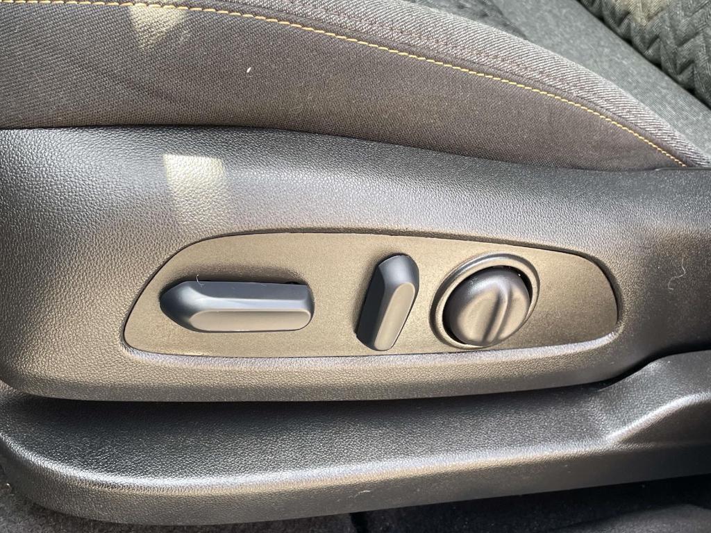 used 2023 Chevrolet Equinox car, priced at $25,900