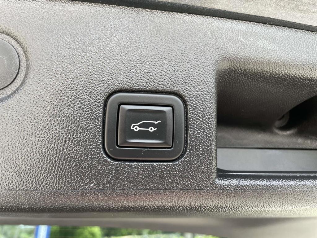 used 2023 Chevrolet Equinox car, priced at $25,900