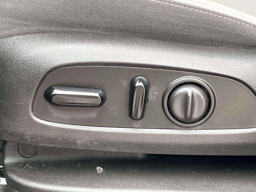 used 2021 Chevrolet Equinox car, priced at $17,600