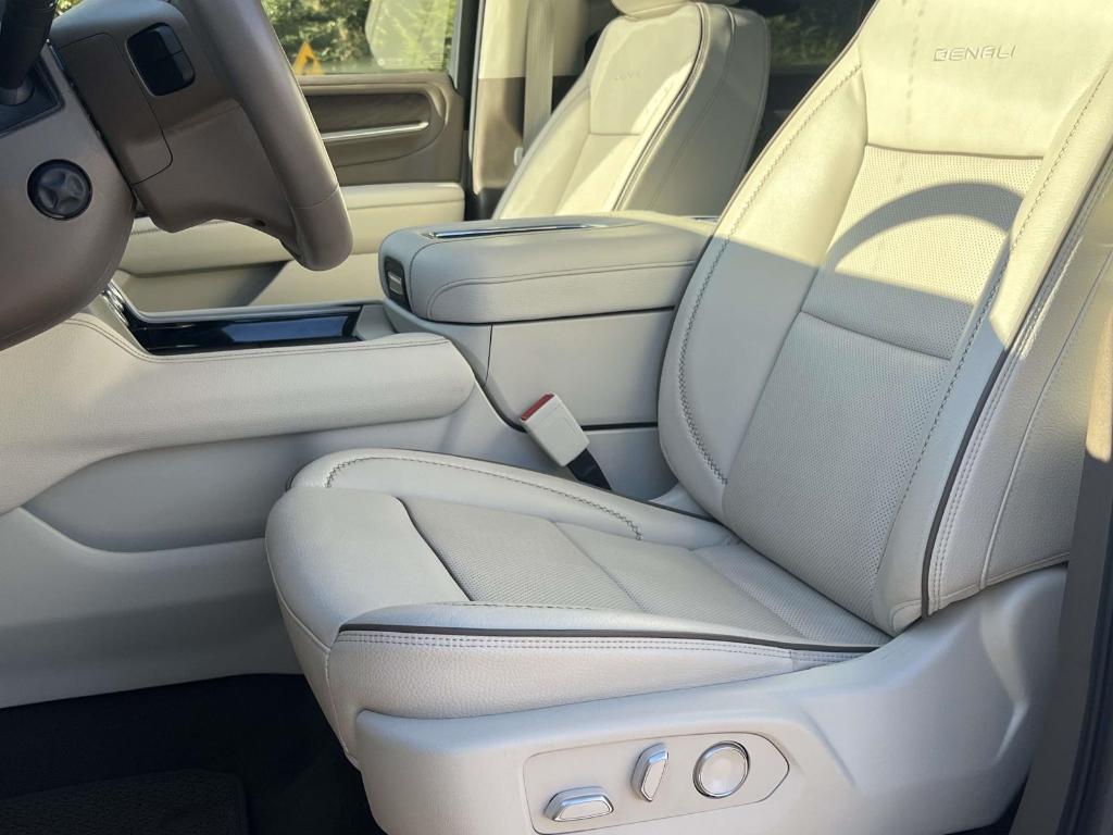 used 2023 GMC Yukon car, priced at $74,500