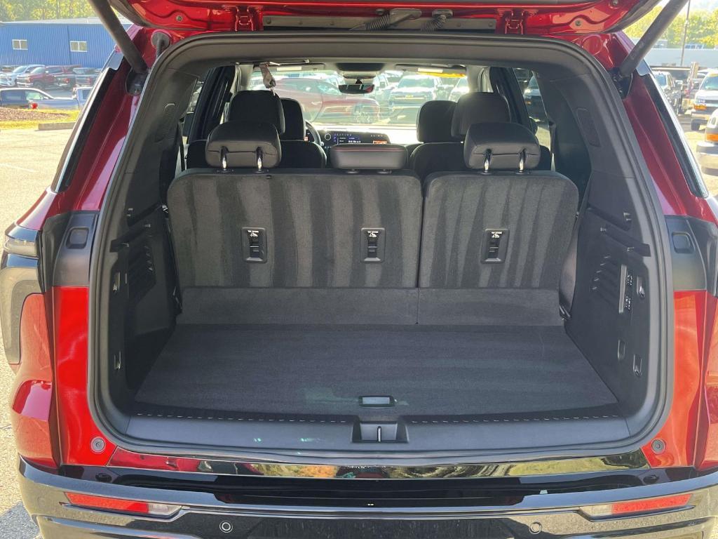 used 2024 Chevrolet Traverse car, priced at $55,400