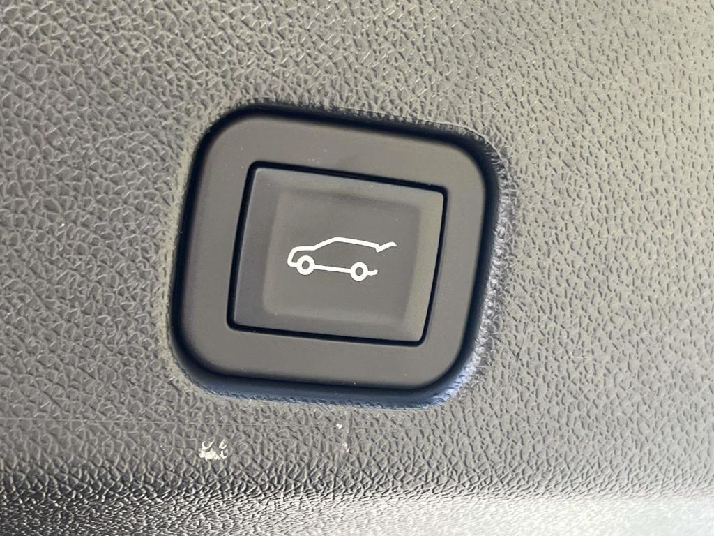 used 2024 Chevrolet Traverse car, priced at $55,400