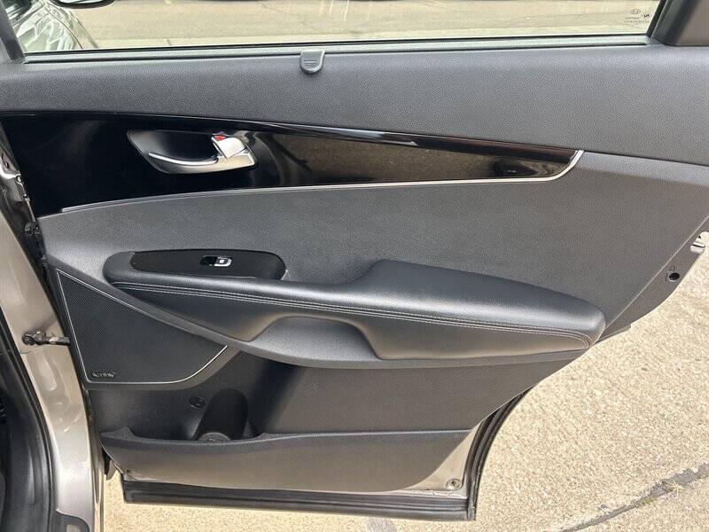 used 2018 Kia Sorento car, priced at $13,900