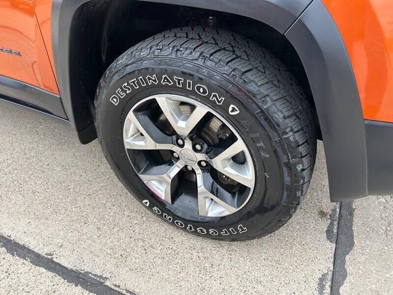 used 2016 Jeep Cherokee car, priced at $10,995