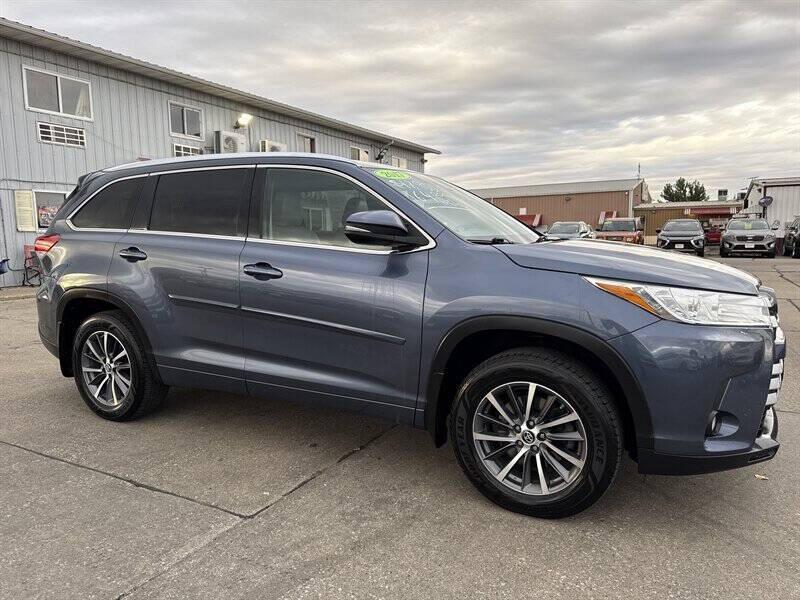 used 2017 Toyota Highlander car, priced at $17,900