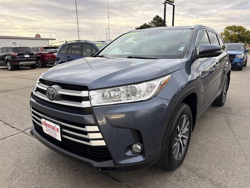 used 2017 Toyota Highlander car, priced at $17,900