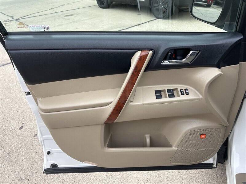 used 2011 Toyota Highlander car, priced at $10,995