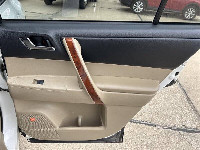 used 2011 Toyota Highlander car, priced at $10,995