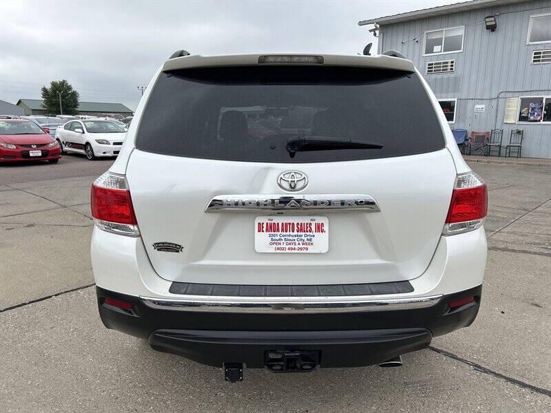 used 2011 Toyota Highlander car, priced at $10,995