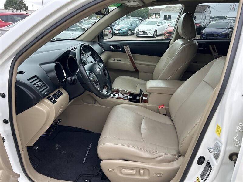 used 2011 Toyota Highlander car, priced at $10,995