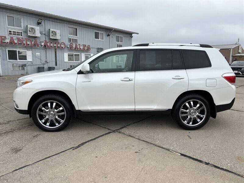 used 2011 Toyota Highlander car, priced at $10,995
