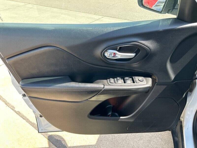 used 2014 Jeep Cherokee car, priced at $8,900