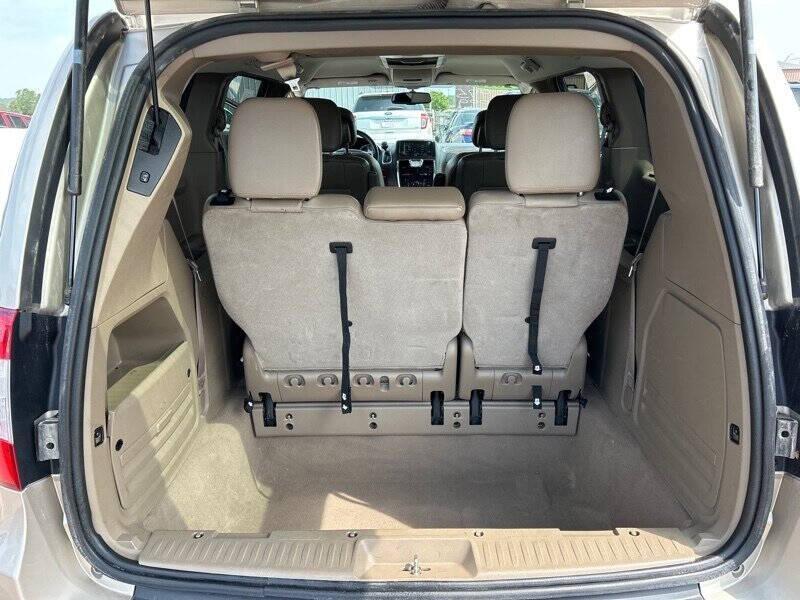 used 2015 Chrysler Town & Country car, priced at $8,995