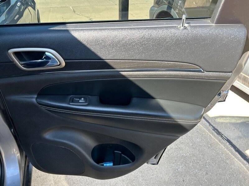 used 2015 Jeep Grand Cherokee car, priced at $14,995