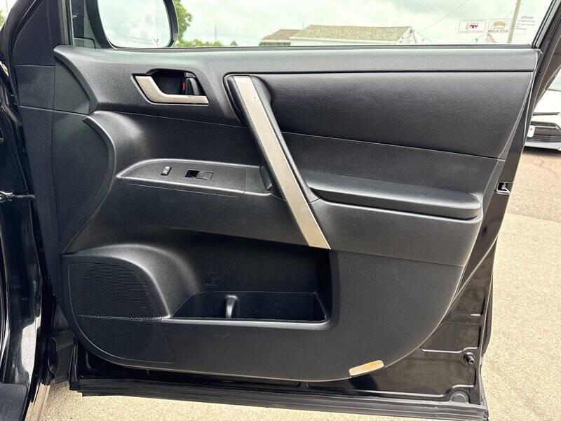 used 2012 Toyota Highlander car, priced at $12,995