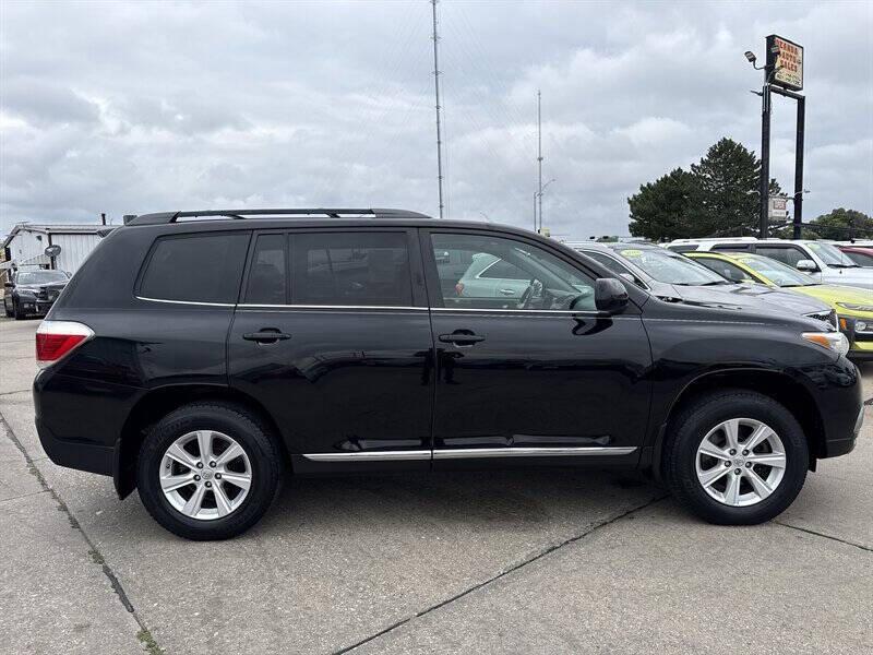 used 2012 Toyota Highlander car, priced at $12,995