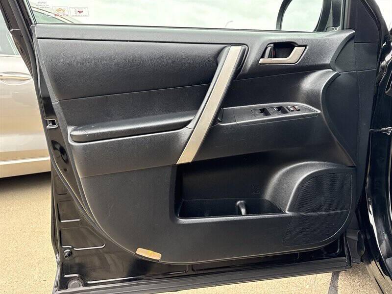 used 2012 Toyota Highlander car, priced at $12,995