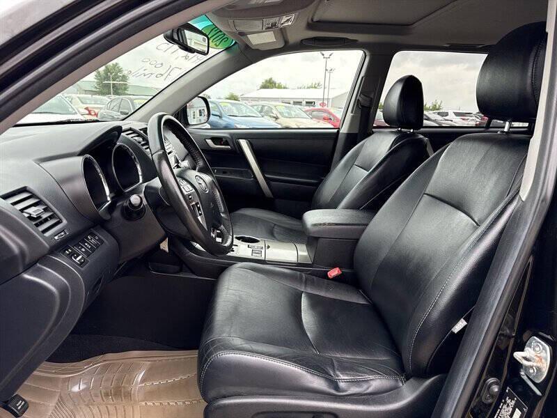 used 2012 Toyota Highlander car, priced at $12,995