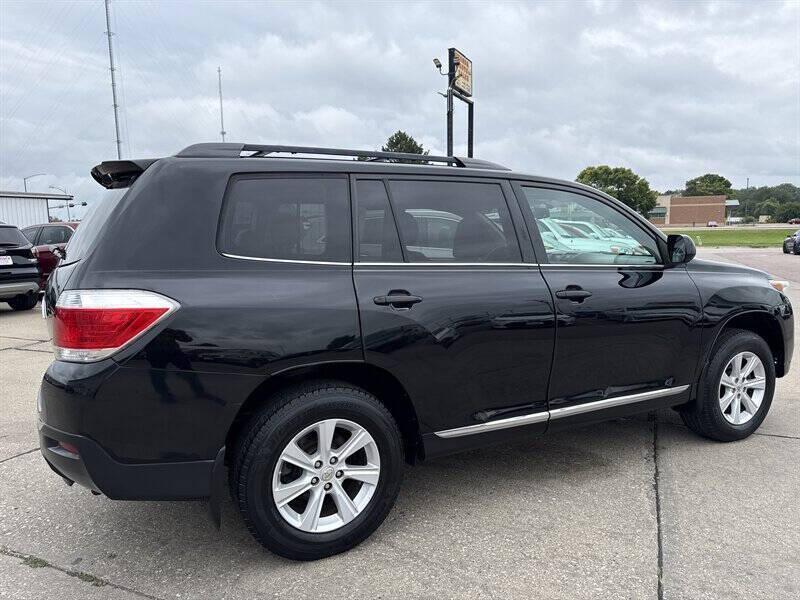 used 2012 Toyota Highlander car, priced at $12,995
