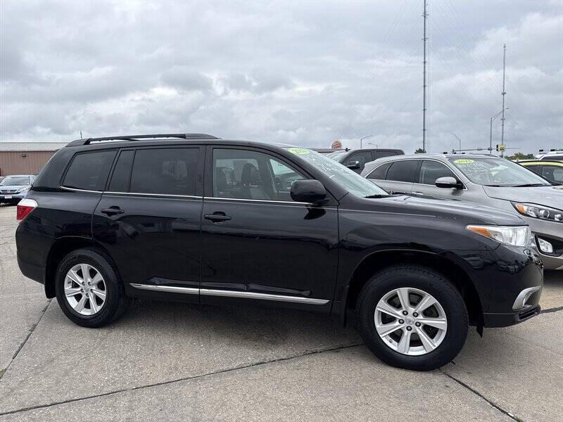used 2012 Toyota Highlander car, priced at $12,995