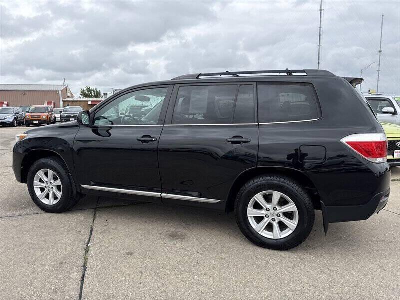 used 2012 Toyota Highlander car, priced at $12,995