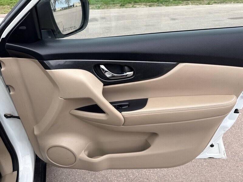 used 2014 Nissan Rogue car, priced at $10,995