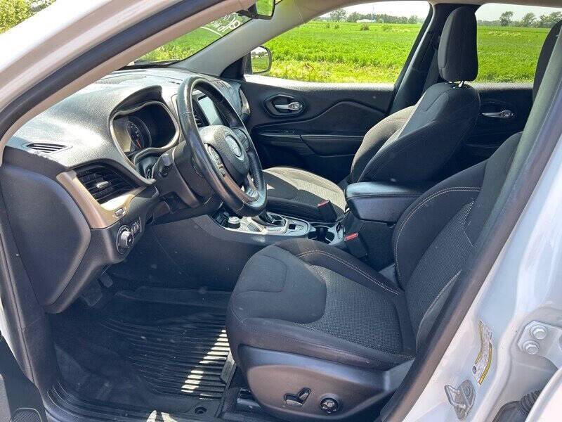 used 2016 Jeep Cherokee car, priced at $12,900