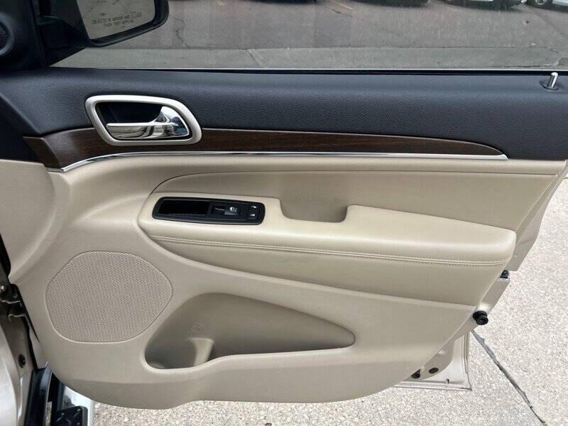 used 2015 Jeep Grand Cherokee car, priced at $13,995