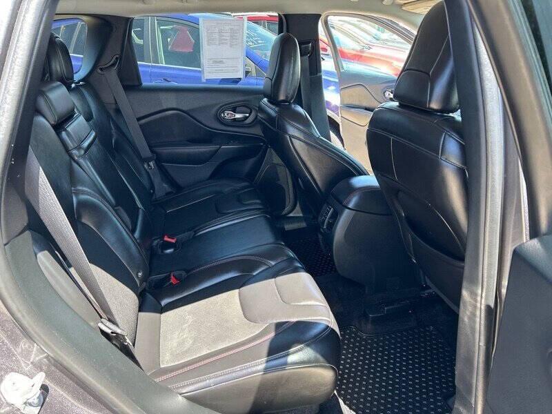 used 2019 Jeep Cherokee car, priced at $15,995