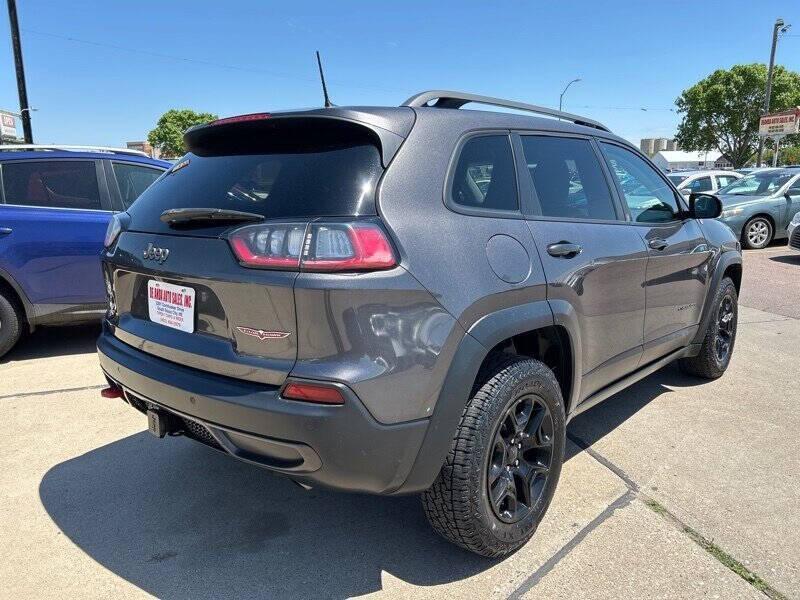 used 2019 Jeep Cherokee car, priced at $15,995