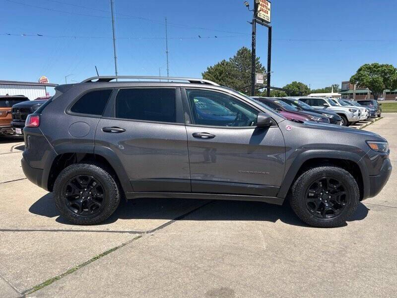 used 2019 Jeep Cherokee car, priced at $15,995