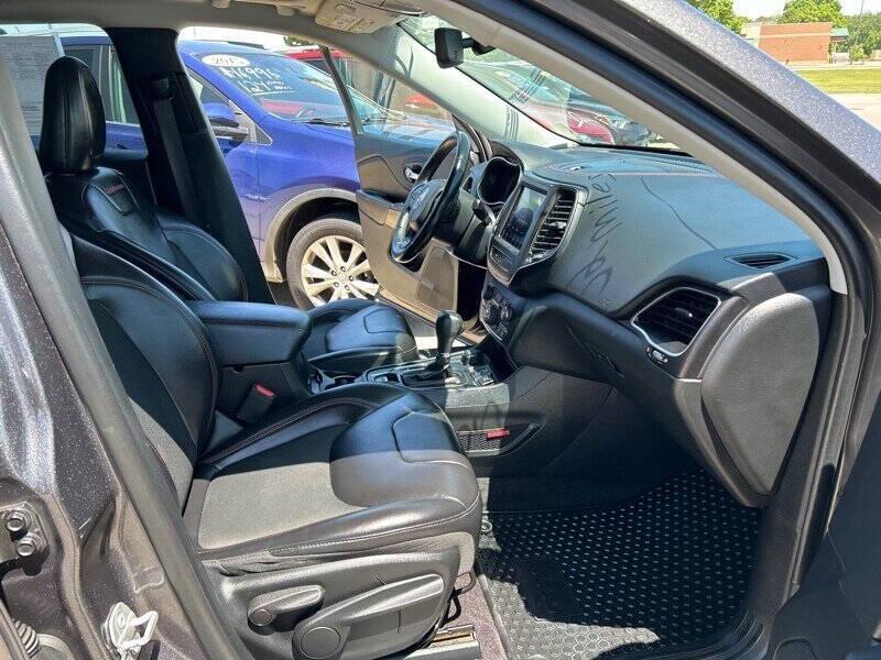used 2019 Jeep Cherokee car, priced at $15,995