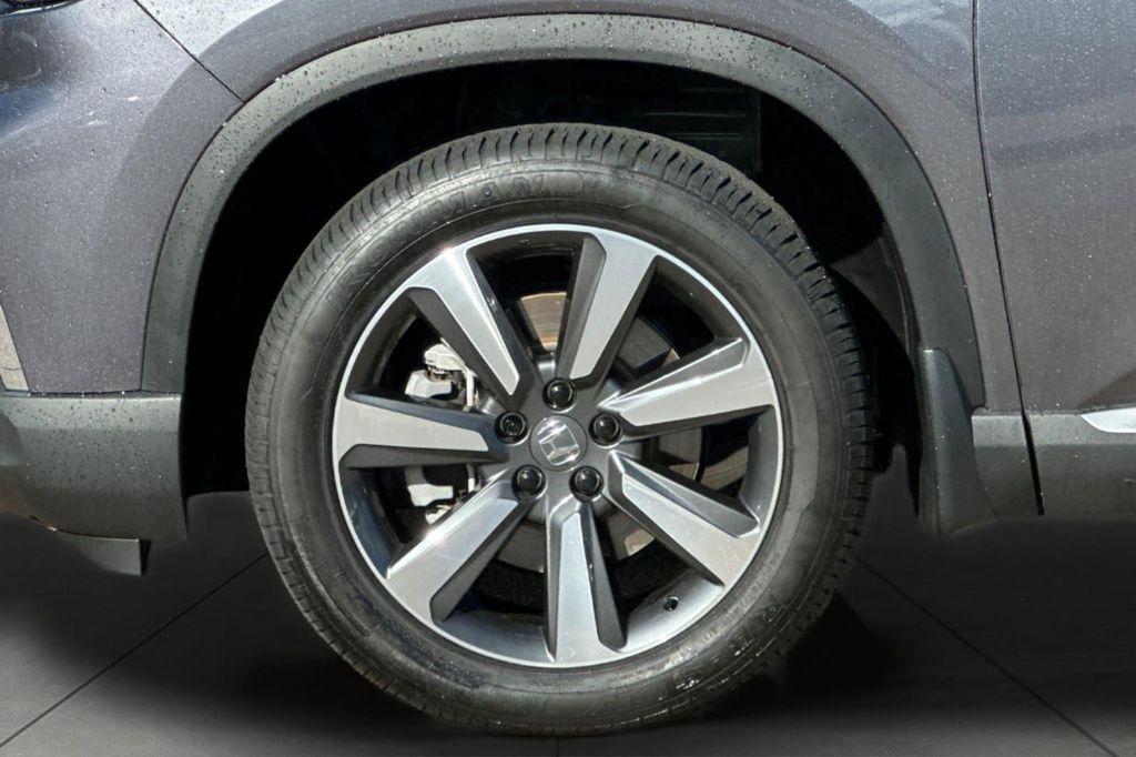 used 2025 Honda Pilot car, priced at $39,892