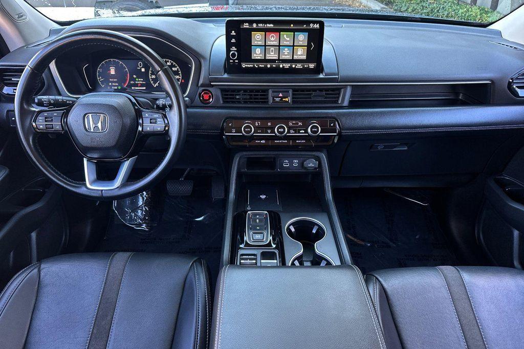 used 2025 Honda Pilot car, priced at $39,892