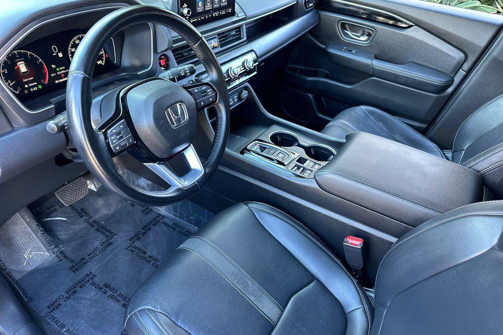used 2025 Honda Pilot car, priced at $39,892